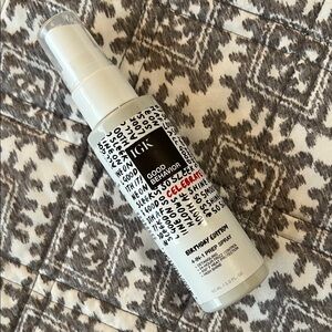 IGK Good Behavior 4-in-1 Prep Spray - White